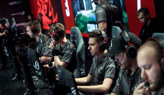 足球因其对 足球因其对